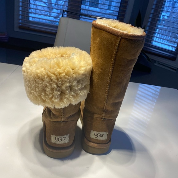 UGG Classic Brown Ankle Boots - Picture 8 of 14